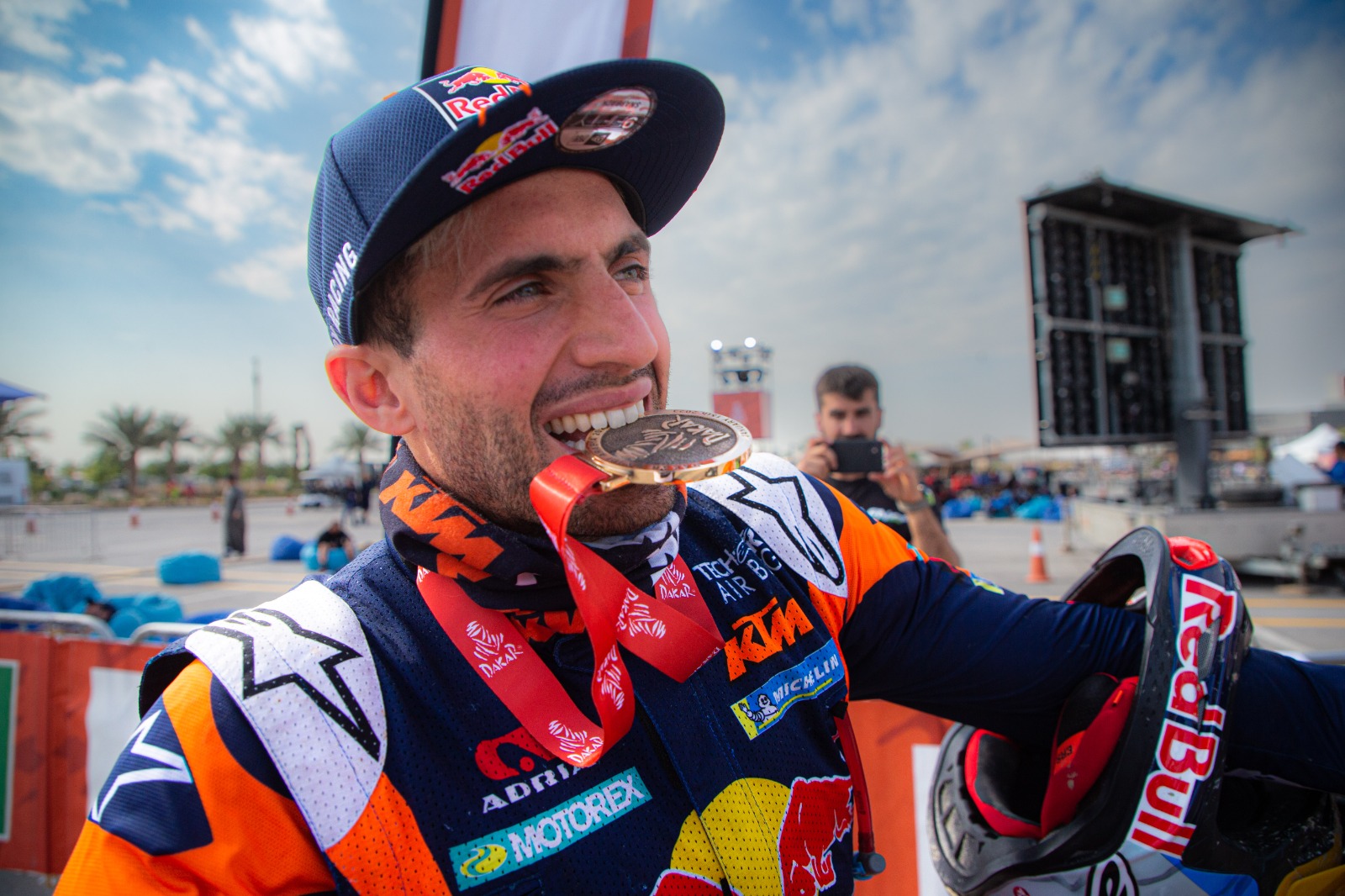 Los festejos de los pilotos que le ganaron al Dakar 2023: WhatsApp Image 2023-01-15 at 09.04.32.jpeg